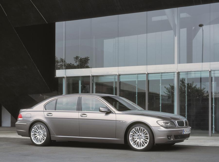  BMW 760Li (E66) 2005 года  (фото 8 из 21)